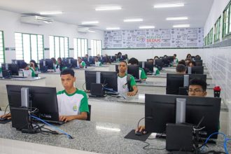 Coluna ‘Sou IA’ | POR QUE O PIAUÍ SUPEROU ESTADOS MAIORES E CLASSIFICOU MAIS DE MIL ALUNOS NA OLIMPÍADA DE INTELIGÊNCIA ARTIFICIAL?