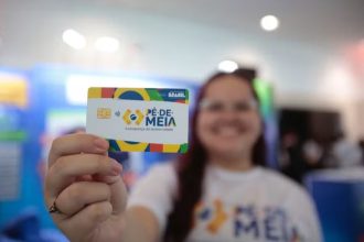 Programa Pé-de-Meia paga nova rodada de R$ 200 para estudantes da rede pública; saiba quem tem direito