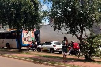VÍDEO: Ônibus quebra e paralisa trânsito na Avenida Tocantins em Taquaralto; situação é recorrente