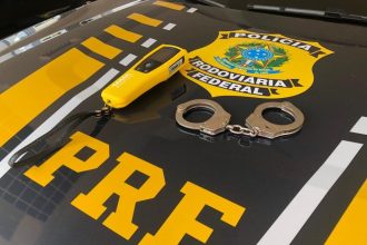 Homem é preso por embriaguez ao volante após ser flagrado dormindo em caminhonete ligada na BR-226, em Wanderlândia