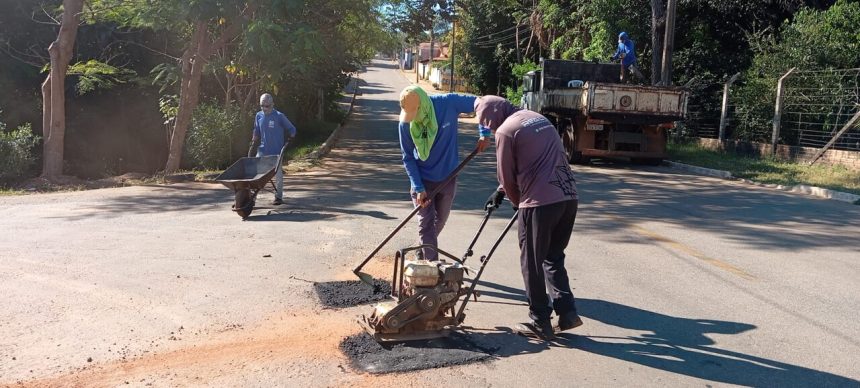 Mutirão de tapa-buracos é iniciado em Taquaruçu com reforço em serviços de manutenção urbana