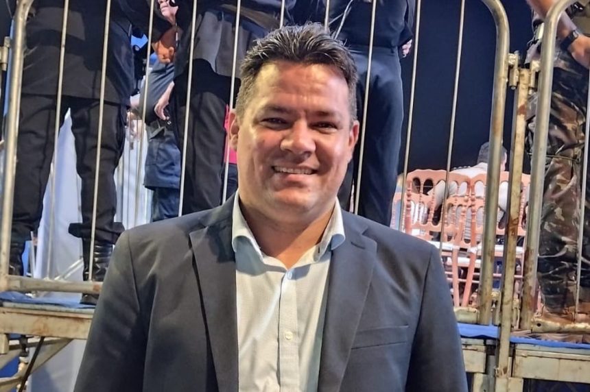Vereador Walter Viana prestigia aniversário de Palmas durante desfile que reuniu escolas e forças de segurança, em Taquaralto