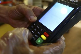 Banco Central estabelece limite para tarifas de registradoras de recebíveis de cartões; entenda