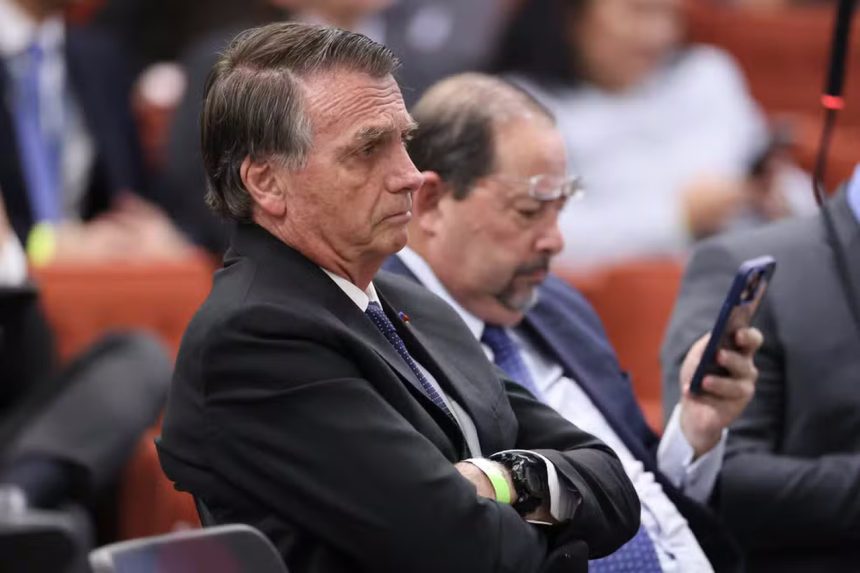 Bolsonaro presta depoimento ao STF por tentativa de golpe e se desculpa com Moraes após acusação sem provas