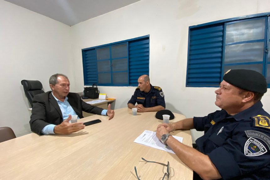Vereador Pastor Manoel Bomfim realiza visita institucional à Guarda Metropolitana e reforça compromisso com a segurança pública