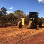 Prefeitura de Palmas realiza manutenção nas vias de acesso à Praia do Prata para garantir segurança na alta temporada