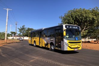 Acesso à rotatória da LO-21 em Palmas é liberado para motoristas enquanto obras continuam na avenida
