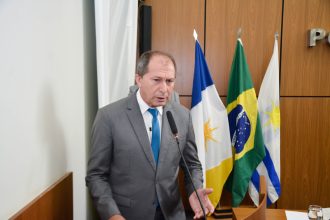 Vereador Pastor Manoel Bomfin homenageia Pastor Amarildo Martins na Câmara Municipal de Palmas
