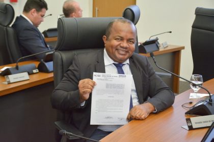 Vereador Joatan de Jesus comemora aproximação da entrega da revitalização da Praça Brasília, no Aureny I