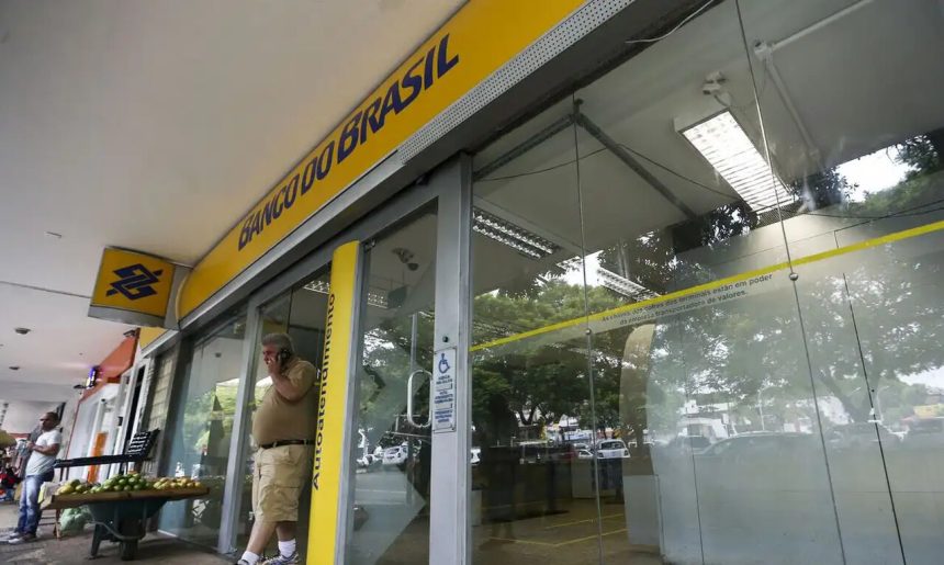 Banco do Brasil passa a enviar comprovante de depósito em caixas eletrônicos pelo WhatsApp para reduzir uso de papel; veja como vai funcionar