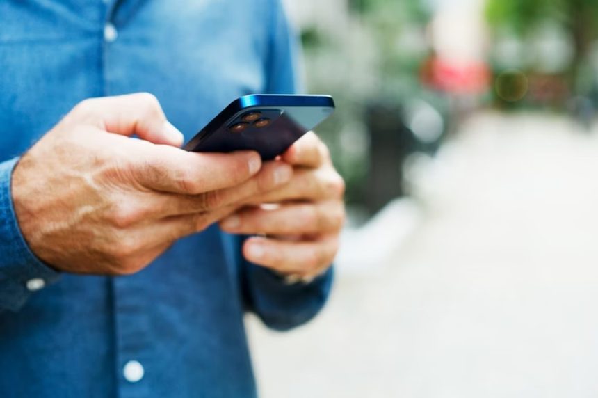 Cadastro Nacional de Celulares com Restrição permite verificar se aparelho foi roubado antes da compra; veja como consultar