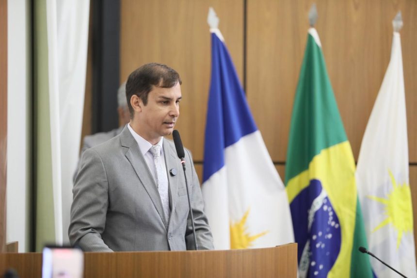Prefeito em exercício de Palmas, Pastor Carlos Velozo reafirma compromisso com a governabilidade durante posse de Petion Corado