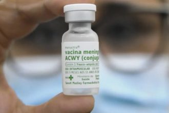 Reforço com vacina ACWY substitui meningocócica C na rede pública para bebês de 1 ano; veja detalhes