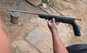 Homem é preso em Nova Olinda por posse de espingarda artesanal durante Operação Shamar 2 Homem é preso em Nova Olinda por posse de espingarda artesanal durante Operação Shamar