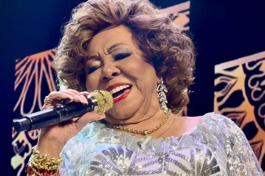 FAKE NEWS: Assessoria nega boatos sobre internação de Alcione e afirma que cantora está saudável e com agenda lotada