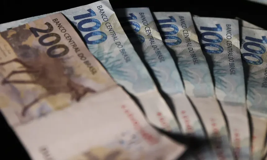 Lula sanciona lei que isenta do Imposto de Renda trabalhadores com salário de até R$ 3.036 a partir de maio de 2025; veja detalhes