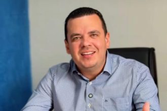 Lei criada por prefeito de Brejinho para agilizar compras públicas entra na mira do MP por suspeita de ‘atalho ilegal’ nas contratações; Prefeitura se posiciona