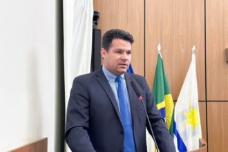 Walter Viana cobra redução da tarifa de energia em razão da arrecadação por uso dos postes de energia