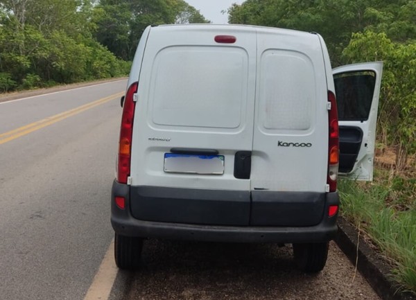 Veículo furtado de empresa de transportes é recuperado pela PM na zona rural de Palmas