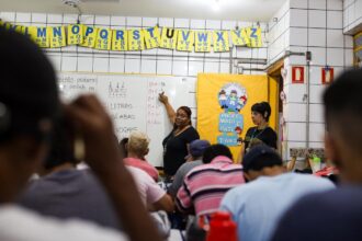 Brasil chega ao menor índice de analfabetismo da história; número de pessoas sem alfabetização cai para 8,4 milhões 21 Brasil chega ao menor índice de analfabetismo da história; número de pessoas sem alfabetização cai para 8,4 milhões