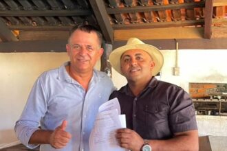 Vereador Dian Carlos acompanha entrega de máquinas e assinatura de ordem de serviço para recuperação de estradas rurais em Taquaruçu Grande, em Palmas 19 Vereador Dian Carlos acompanha entrega de máquinas e assinatura de ordem de serviço para recuperação de estradas rurais em Taquaruçu Grande, em Palmas