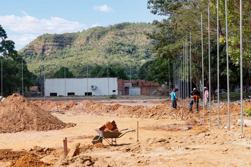 Após anos sem campo de futebol, Taquaruçu começa a receber novo complexo esportivo com investimento de R$ 1,47 milhão 1 Após anos sem campo de futebol, Taquaruçu começa a receber novo complexo esportivo com investimento de R$ 1,47 milhão