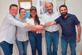 Vanda Monteiro e o pré-candidato federal Sandoval Cardoso firmam parceria com vereadores em Colinas com foco no desenvolvimento do Norte do Estado