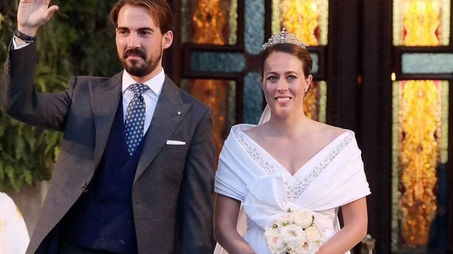 Príncipe Philippos e Nina Florh se casam pela terceira vez