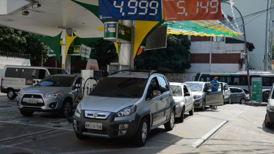 Preço dos combustíveis deve encarecer alimentos e transporte público