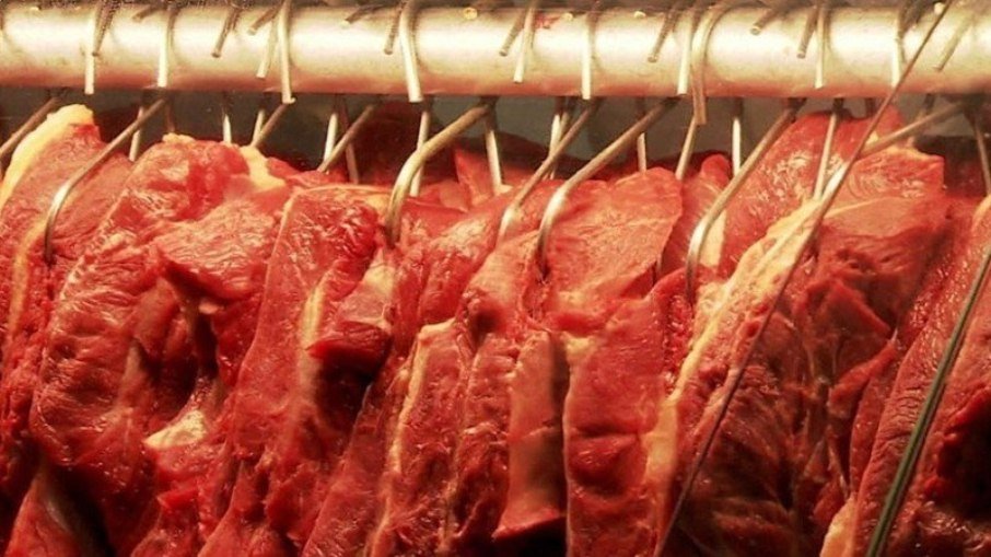 Brasil pode perder R$ 1,4 bilhão só em outubro com embargo da China à carne