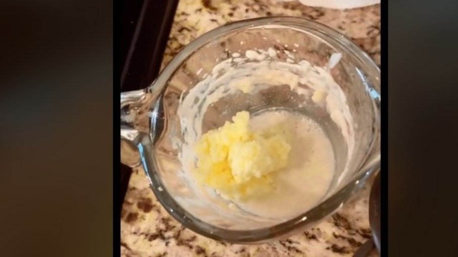 Mulher faz manteiga do seu leite materno e viraliza nas redes