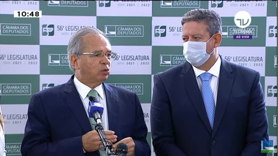 Lira defende melhora da PEC dos precatórios para pagar Auxílio Brasil temporário