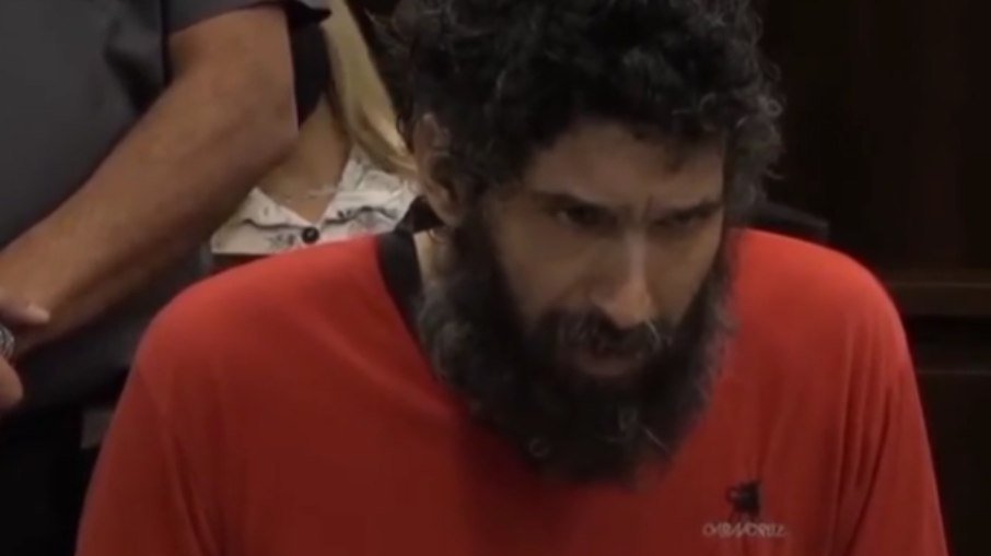 Vídeo: Homem tem crise de miado e é retirado de julgamento na Argentina