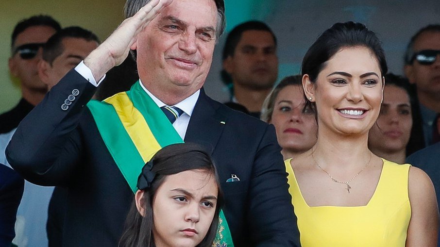 Exército aceita filha de Bolsonaro em Colégio Militar sem processo seletivo