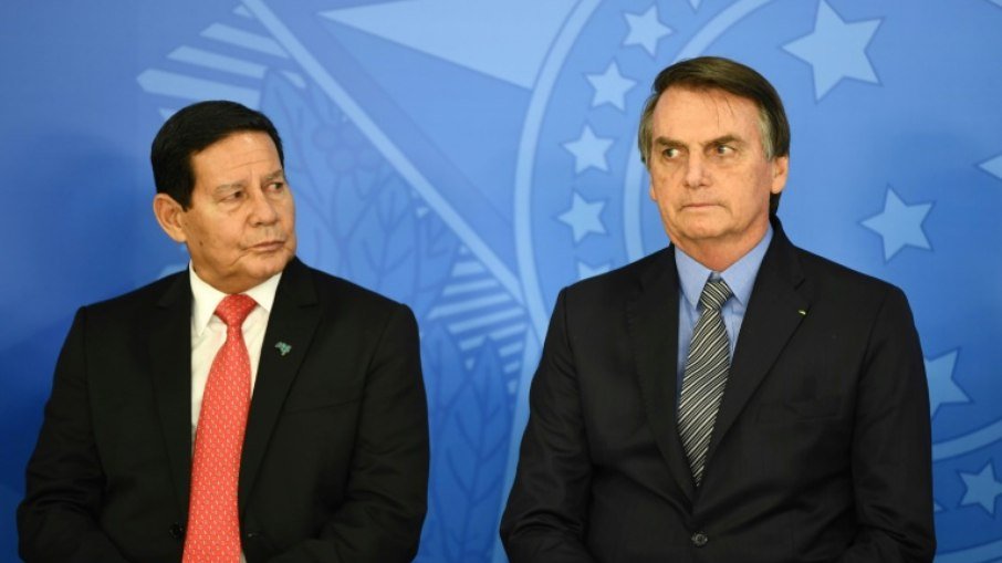 Maioria do TSE é contra cassação da chapa Bolsonaro-Mourão por disparos em massa