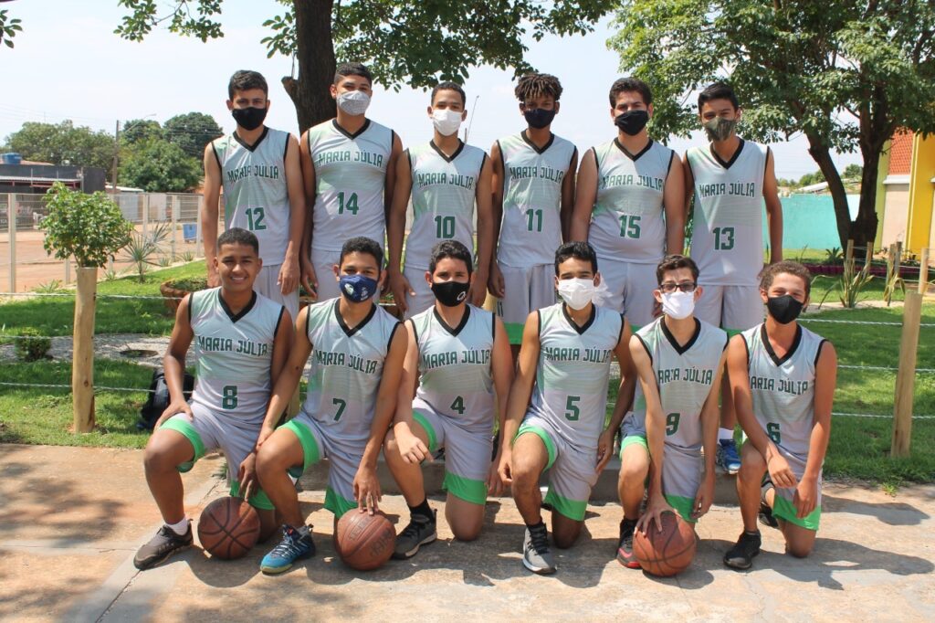 Equipe de basquete da Escola Maria Júlia participa dos Jogos Escolares Brasileiros