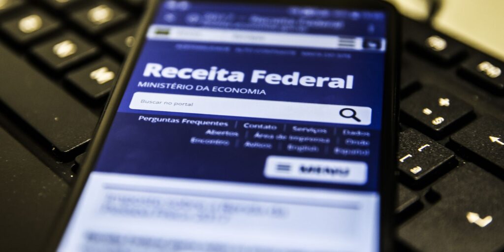 Receita Federal paga hoje lote residual de restituições do IRPF 2O21