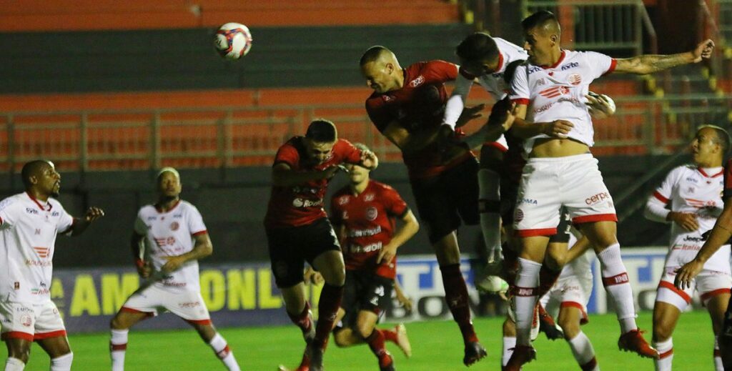 Brasil de Pelotas ganha do Náutico em casa por 3 x 2