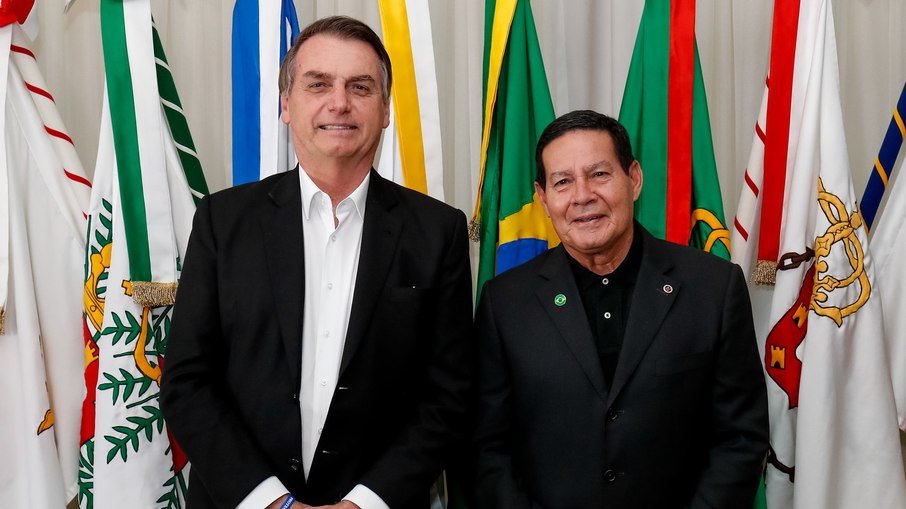 Mourão afirma que Bolsonaro receberia "pedras" caso fosse à Conferência do Clima