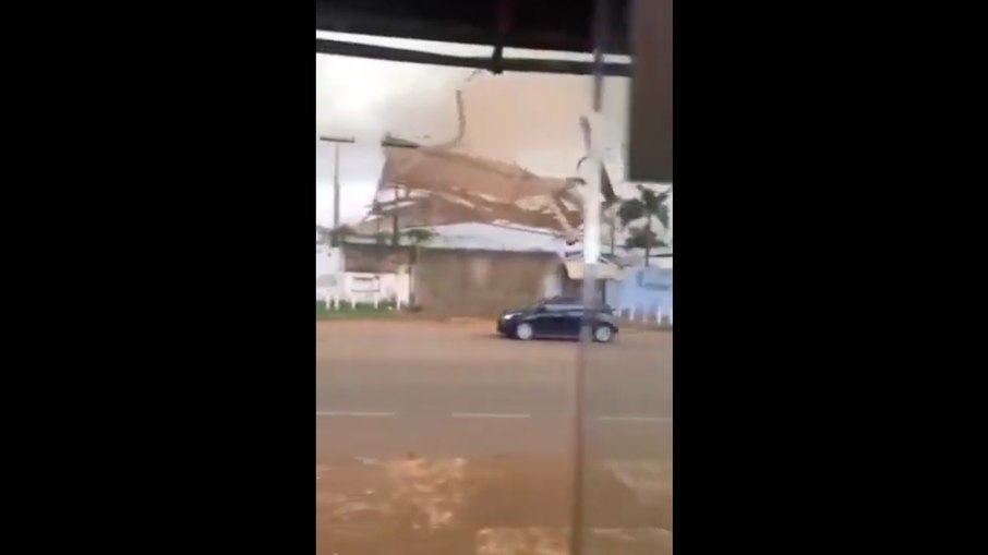 Vídeo: tornado atinge Porto Velho e causa estragos na cidade