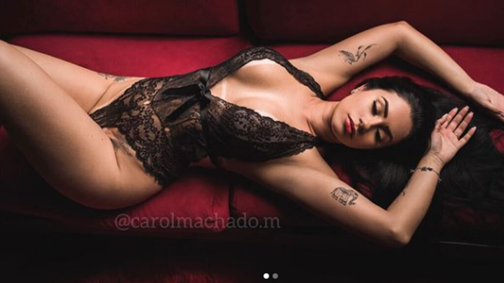 Carol Machado surge dançando só de camisola e ainda faz provocação: "Assim não dá!"
