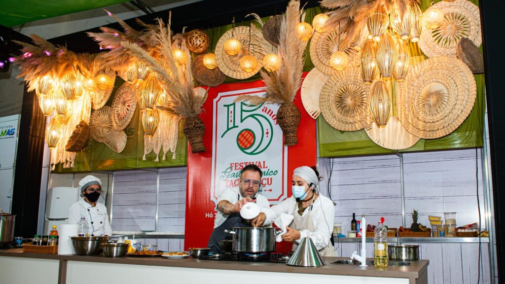 15º FGT: Segunda noite tem demonstração com chefs, muita música e comida regional