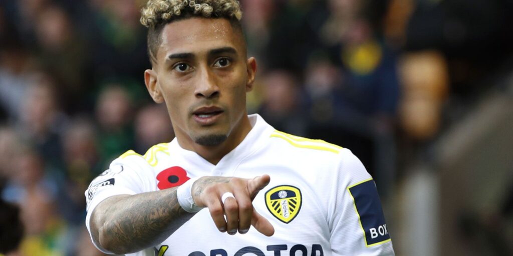 Campeonato Inglês: Leeds vence o Norwich com artilheiros brasileiros