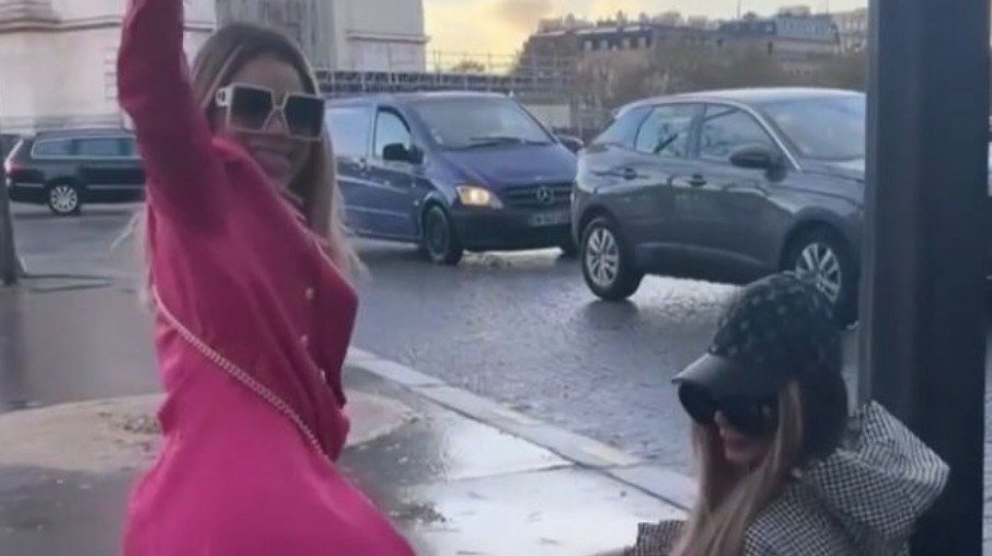 Irmã de Neymar rebola com Lexa em ponto turístico de Paris; veja vídeo