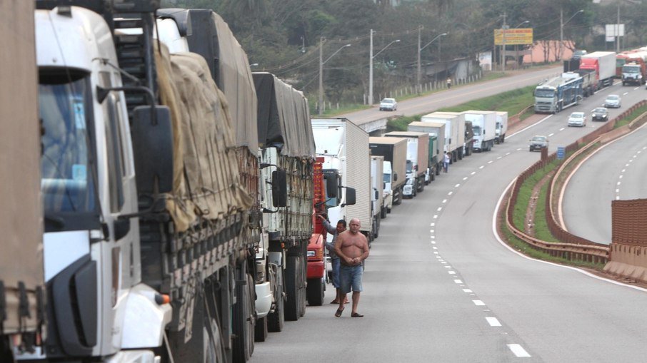 'Sentimento de traição de Bolsonaro', diz deputado sobre greve dos caminhoneiros