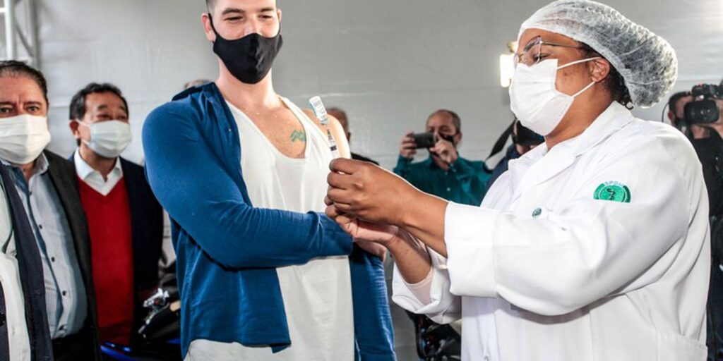 Vacinação contra a covid-19 segue na cidade de São Paulo nesta terça