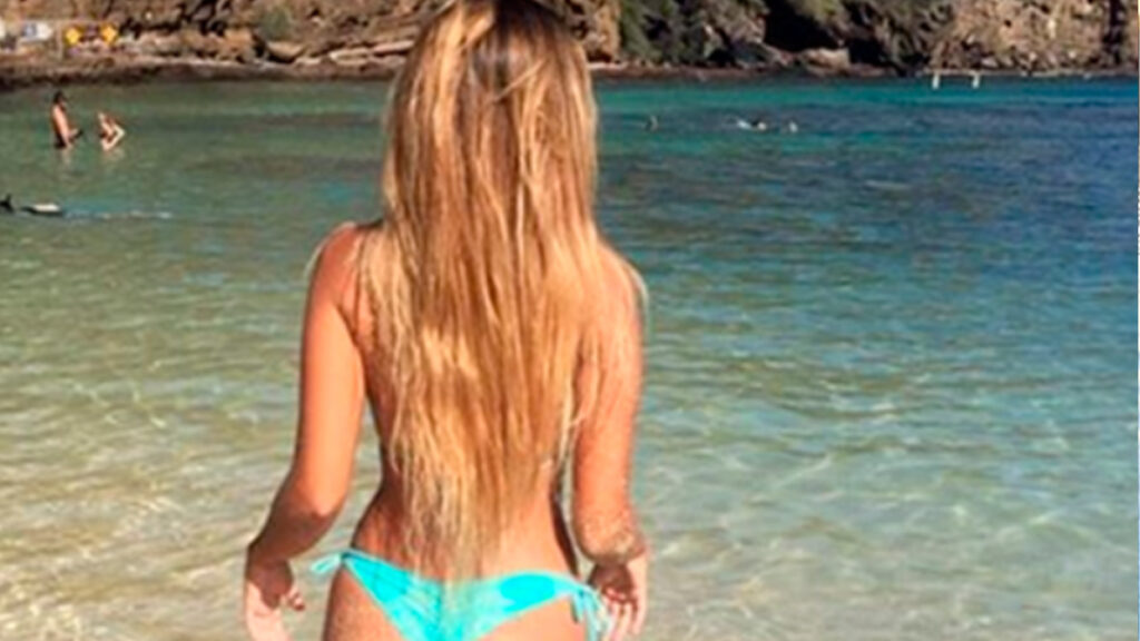 Carolina Portaluppi exibe corpo perfeito em dia de sol na praia: “Tudo em cima!”