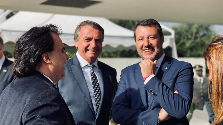 Na Itália, Bolsonaro encontra líder da ultradireita Matteo Salvini