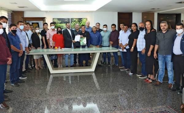 Governador Wanderlei Barbosa recebe prefeitos e garante execução de obras nos municípios tocantinenses