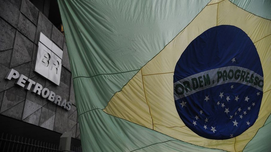 Economia contradiz Bolsonaro e nega estudos para privatização da Petrobras